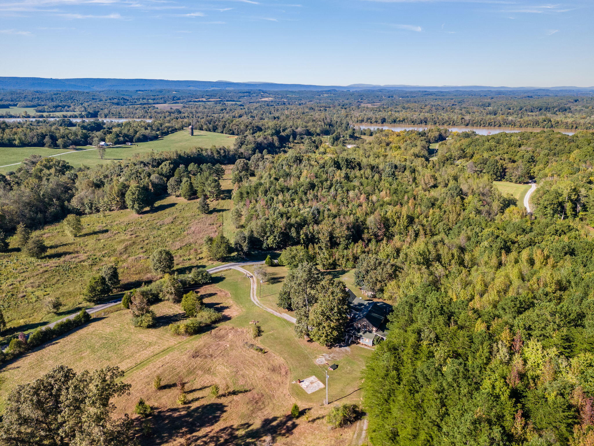 3501 N Hunter Bend Road, Decatur, Tennessee image 11