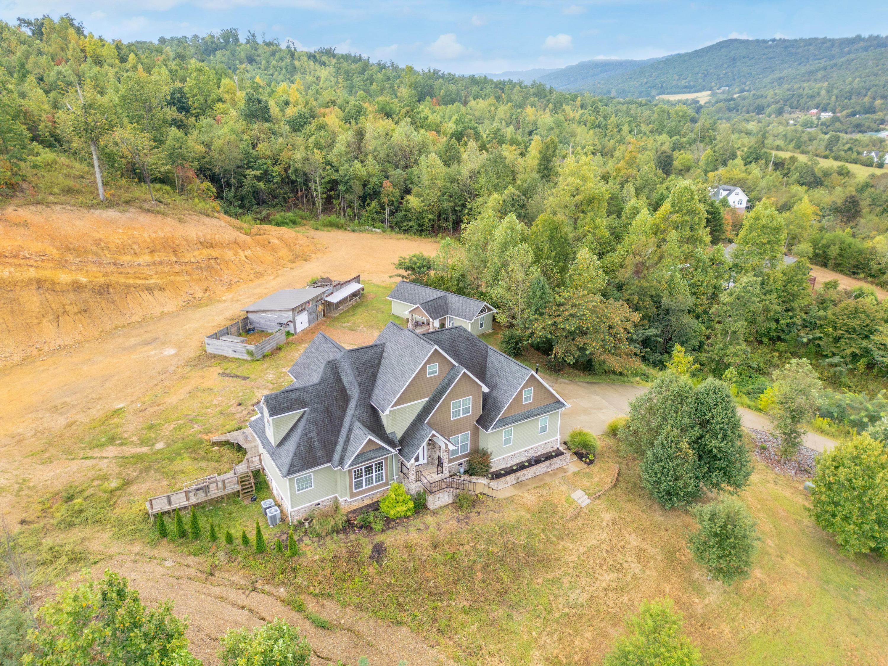 Trenton, Georgia 30752, United States, 5 Bedrooms Bedrooms, ,5 BathroomsBathrooms,Residential,Active,42574