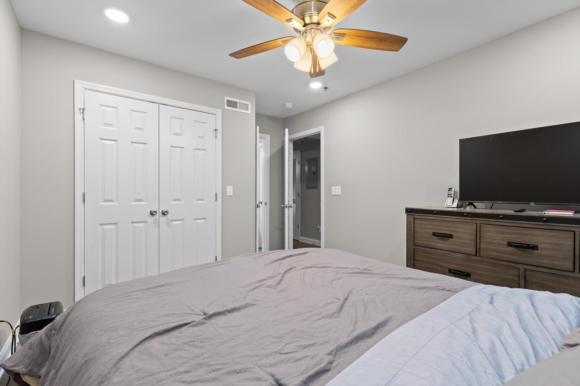 Chattanooga, Tennessee 37405, United States, 2 Bedrooms Bedrooms, ,2 BathroomsBathrooms,Residential,Active,252350