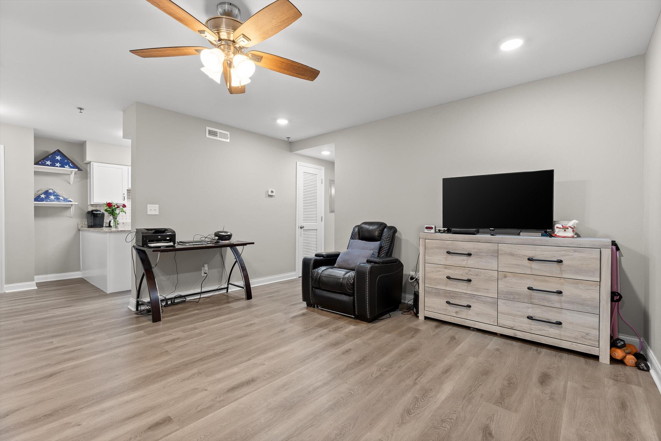 Chattanooga, Tennessee 37405, United States, 2 Bedrooms Bedrooms, ,2 BathroomsBathrooms,Residential,Active,252350