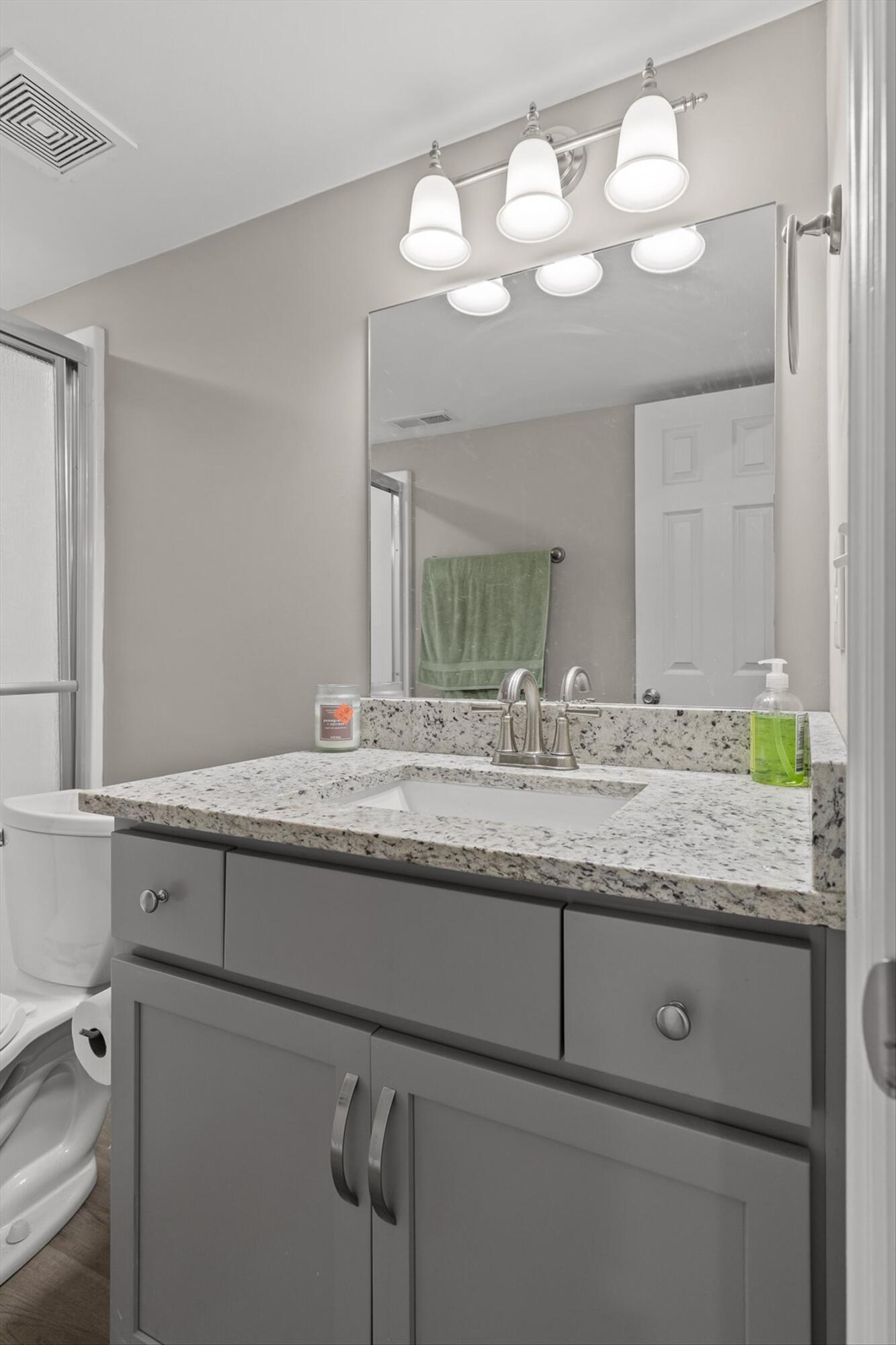 Chattanooga, Tennessee 37405, United States, 2 Bedrooms Bedrooms, ,2 BathroomsBathrooms,Residential,Active,252350