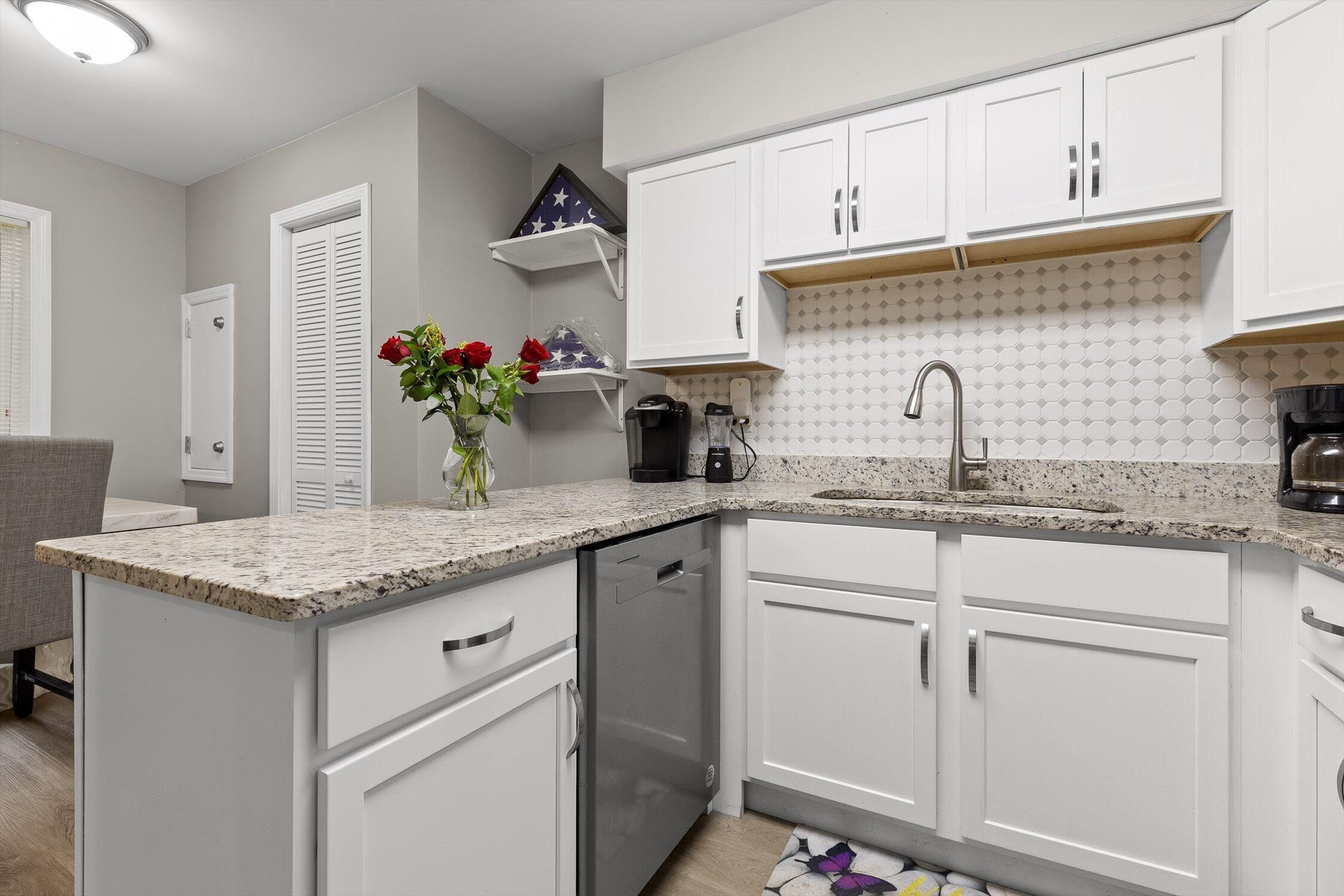 Chattanooga, Tennessee 37405, United States, 2 Bedrooms Bedrooms, ,2 BathroomsBathrooms,Residential,Active,252350