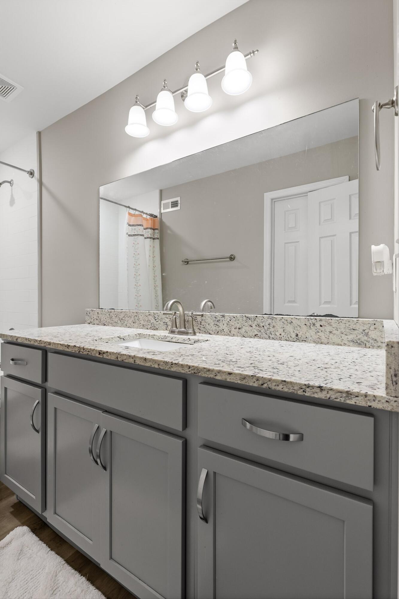 Chattanooga, Tennessee 37405, United States, 2 Bedrooms Bedrooms, ,2 BathroomsBathrooms,Residential,Active,252350