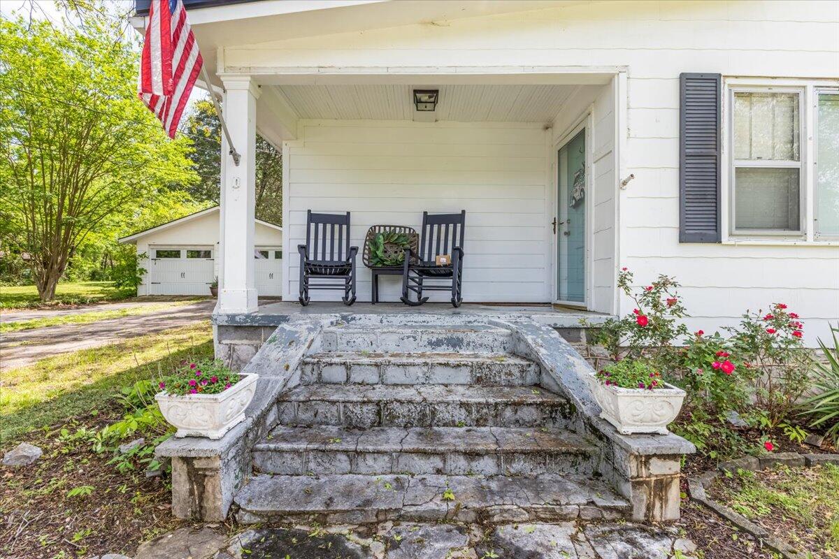 702 Cove Road, Chickamauga, Georgia image 3