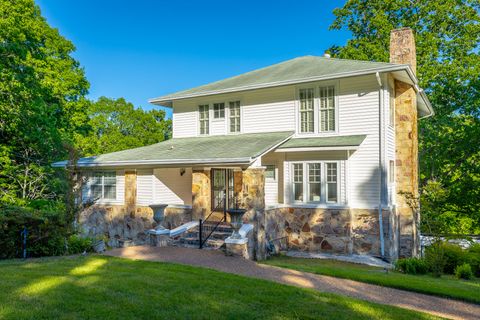 Photo of 301 Mcfarland Road, Lookout Mountain, GA 30750 (MLS # 1535188)
