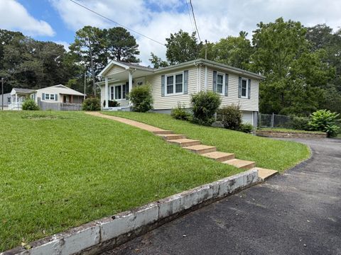 Photo of 157 W Lewis Street, Rossville, GA 30741 (MLS # 1518957)