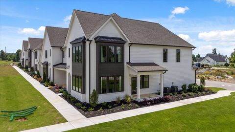 Townhouse For Sale - 1895 Dawson Circle<br/> Chattanooga, TN 37421