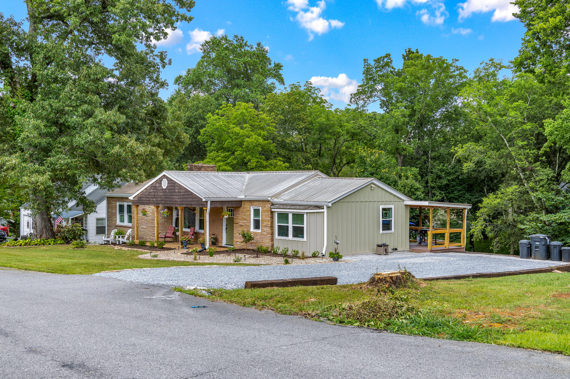 727 Southern Parkway