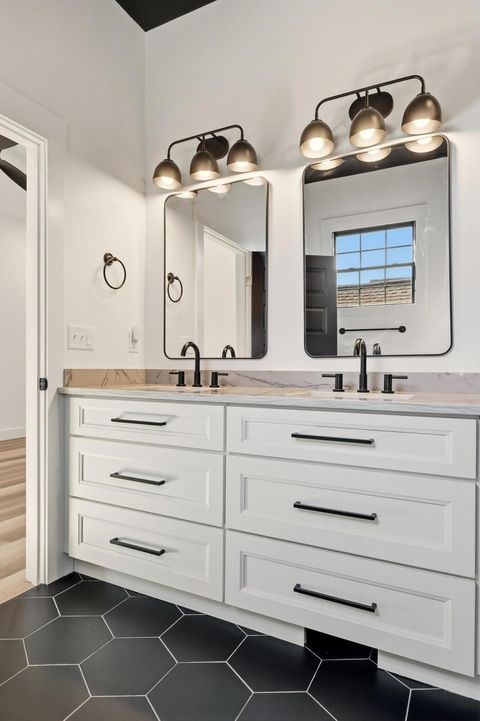 Tiny photo for 28 Sawyer Street, Chattanooga, TN 37405 (MLS # 1528712)