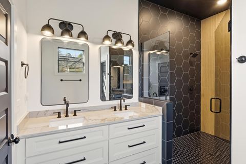 Tiny photo for 28 Sawyer Street, Chattanooga, TN 37405 (MLS # 1528712)