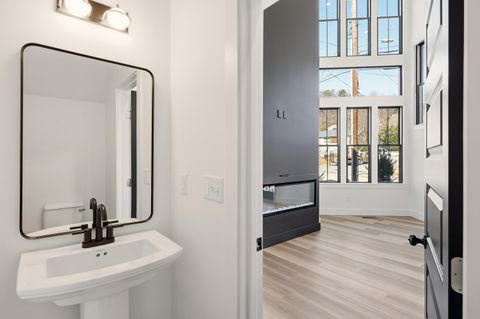 Tiny photo for 28 Sawyer Street, Chattanooga, TN 37405 (MLS # 1528712)