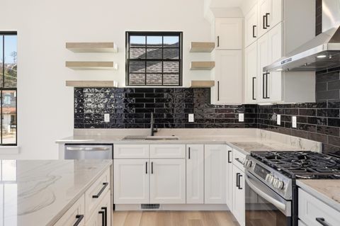 Tiny photo for 28 Sawyer Street, Chattanooga, TN 37405 (MLS # 1528712)