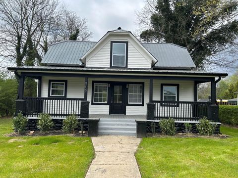 Photo of 213 Southern College Street, Graysville, TN 37338 (MLS # 1531604)