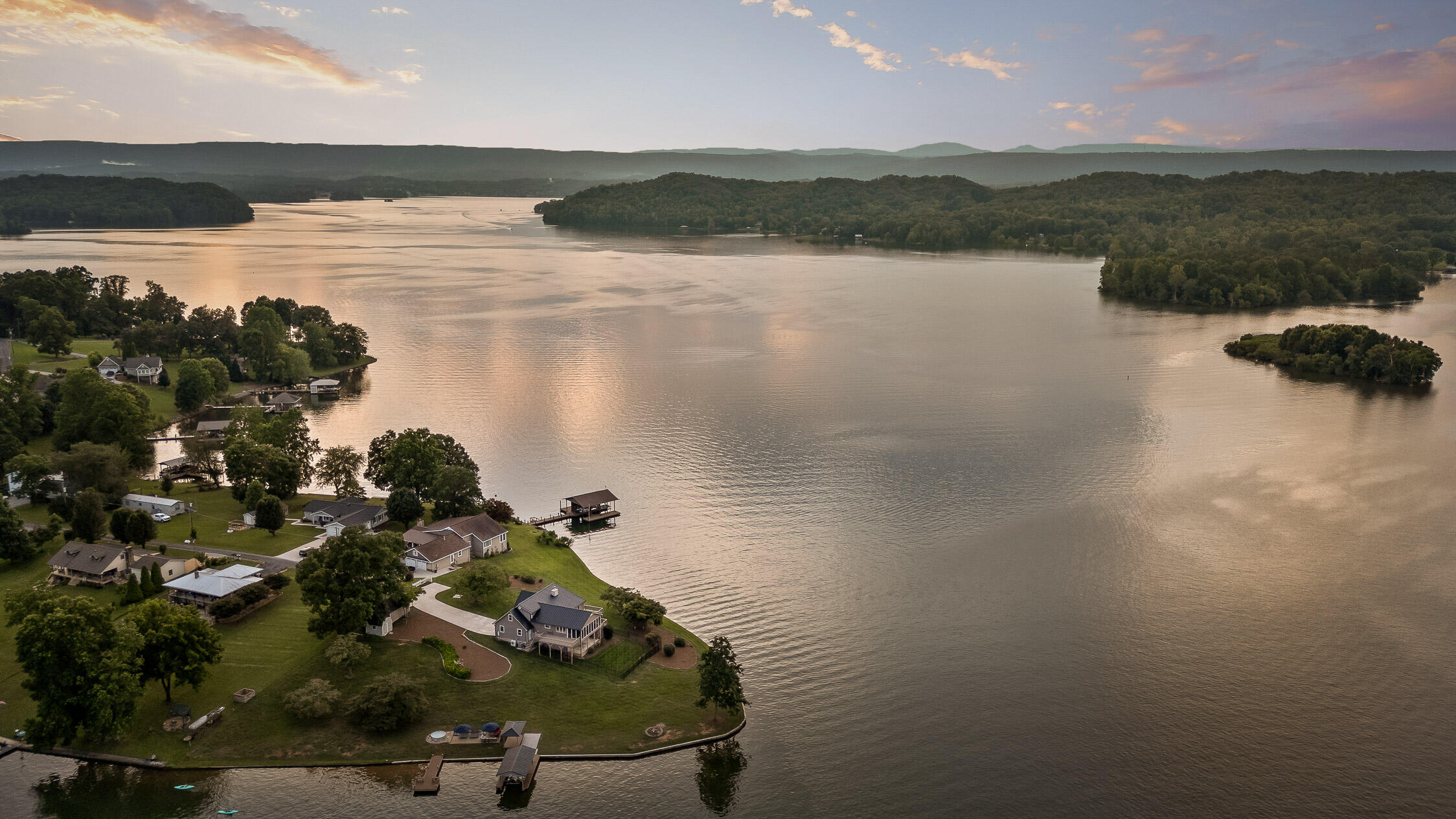 Spring City, Tennessee 37381, United States, 4 Bedrooms Bedrooms, ,4 BathroomsBathrooms,Residential,Active,164960