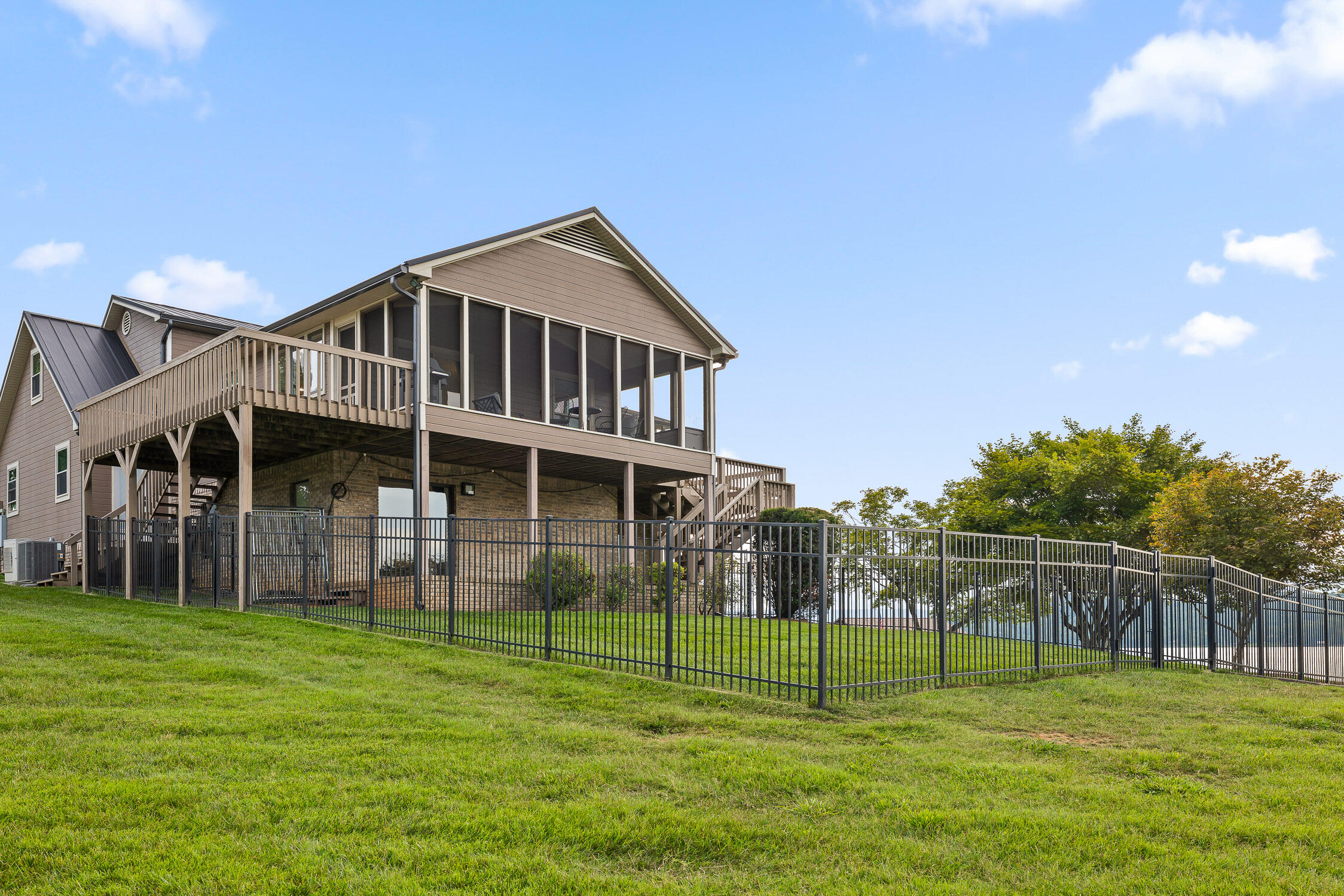 Spring City, Tennessee 37381, United States, 4 Bedrooms Bedrooms, ,4 BathroomsBathrooms,Residential,Active,164960