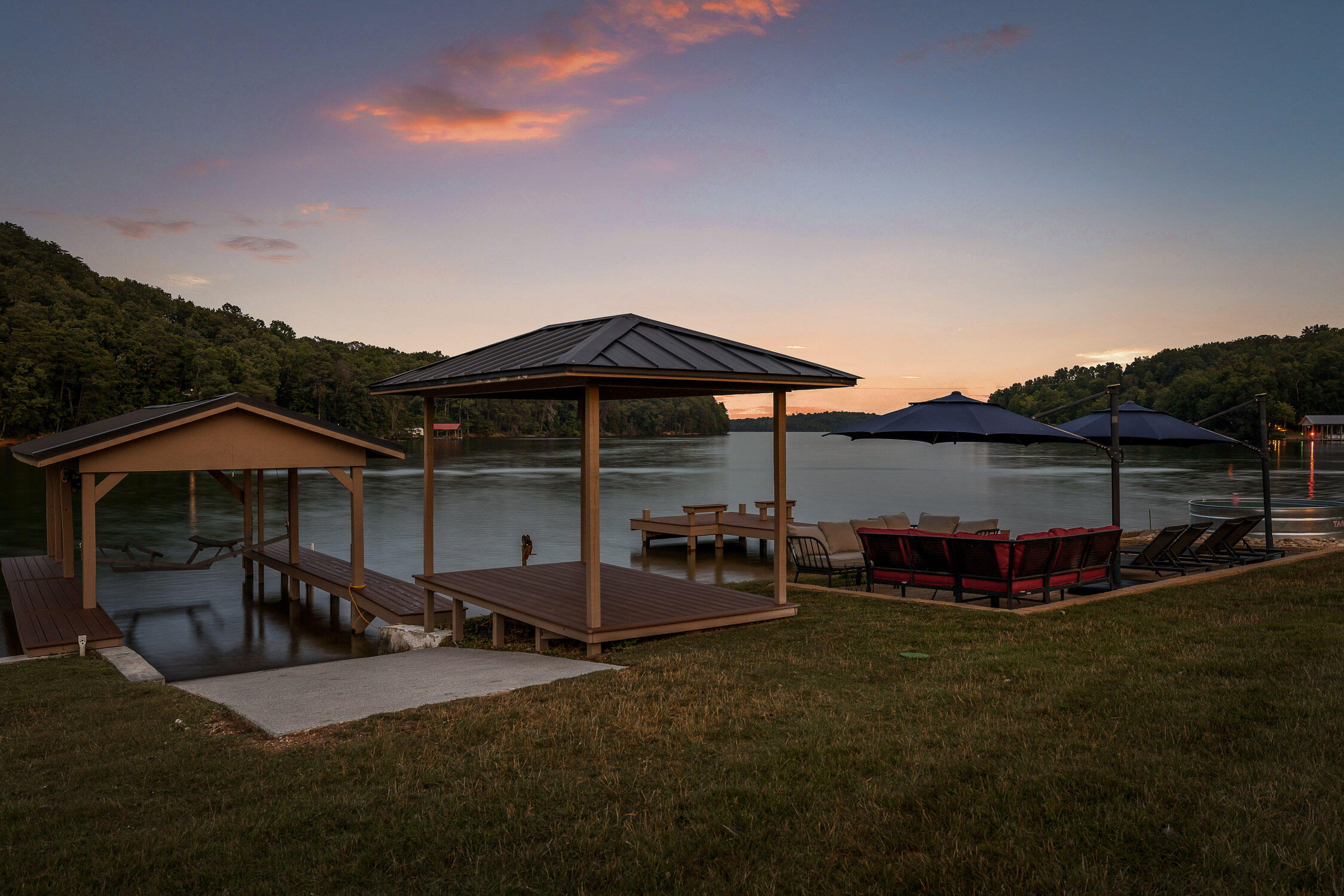 Spring City, Tennessee 37381, United States, 4 Bedrooms Bedrooms, ,4 BathroomsBathrooms,Residential,Active,164960