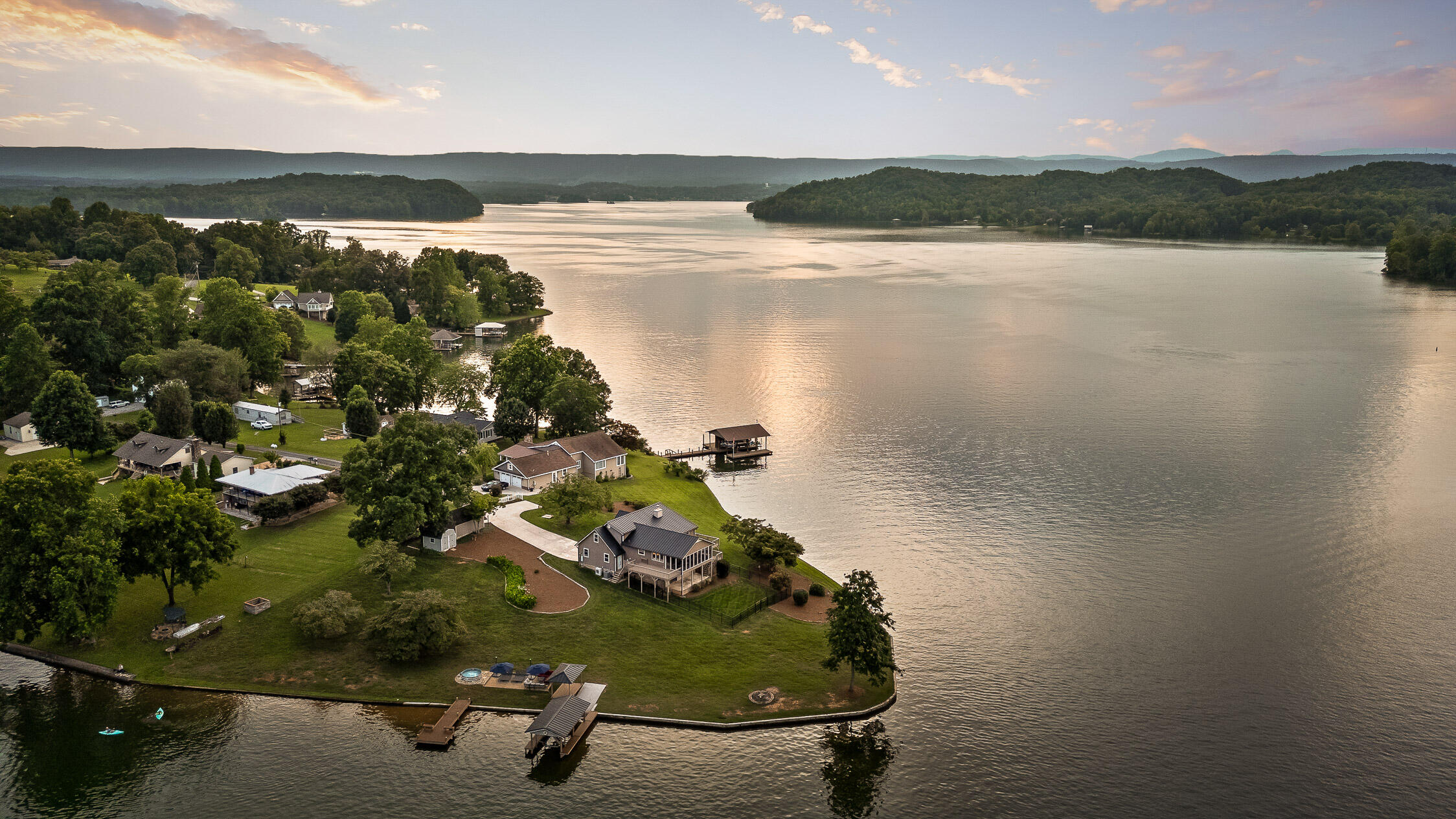 Spring City, Tennessee 37381, United States, 4 Bedrooms Bedrooms, ,4 BathroomsBathrooms,Residential,Active,164960