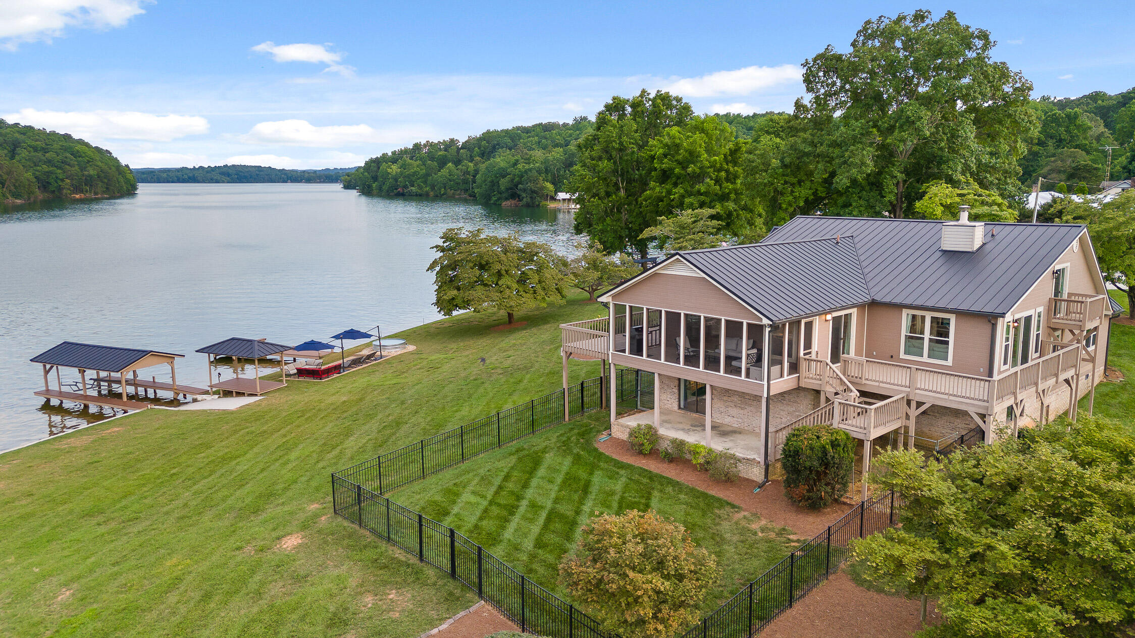 Spring City, Tennessee 37381, United States, 4 Bedrooms Bedrooms, ,4 BathroomsBathrooms,Residential,Active,164960