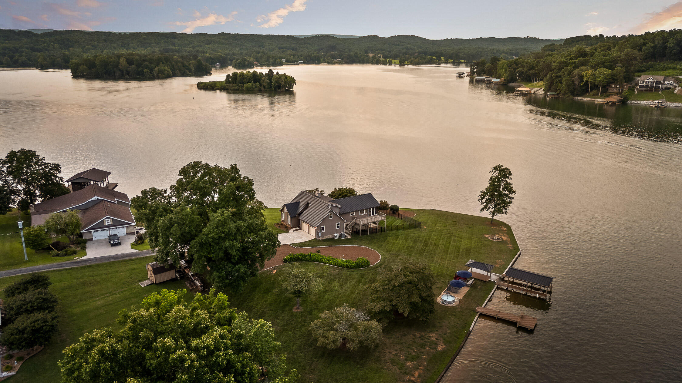 Spring City, Tennessee 37381, United States, 4 Bedrooms Bedrooms, ,4 BathroomsBathrooms,Residential,Active,164960