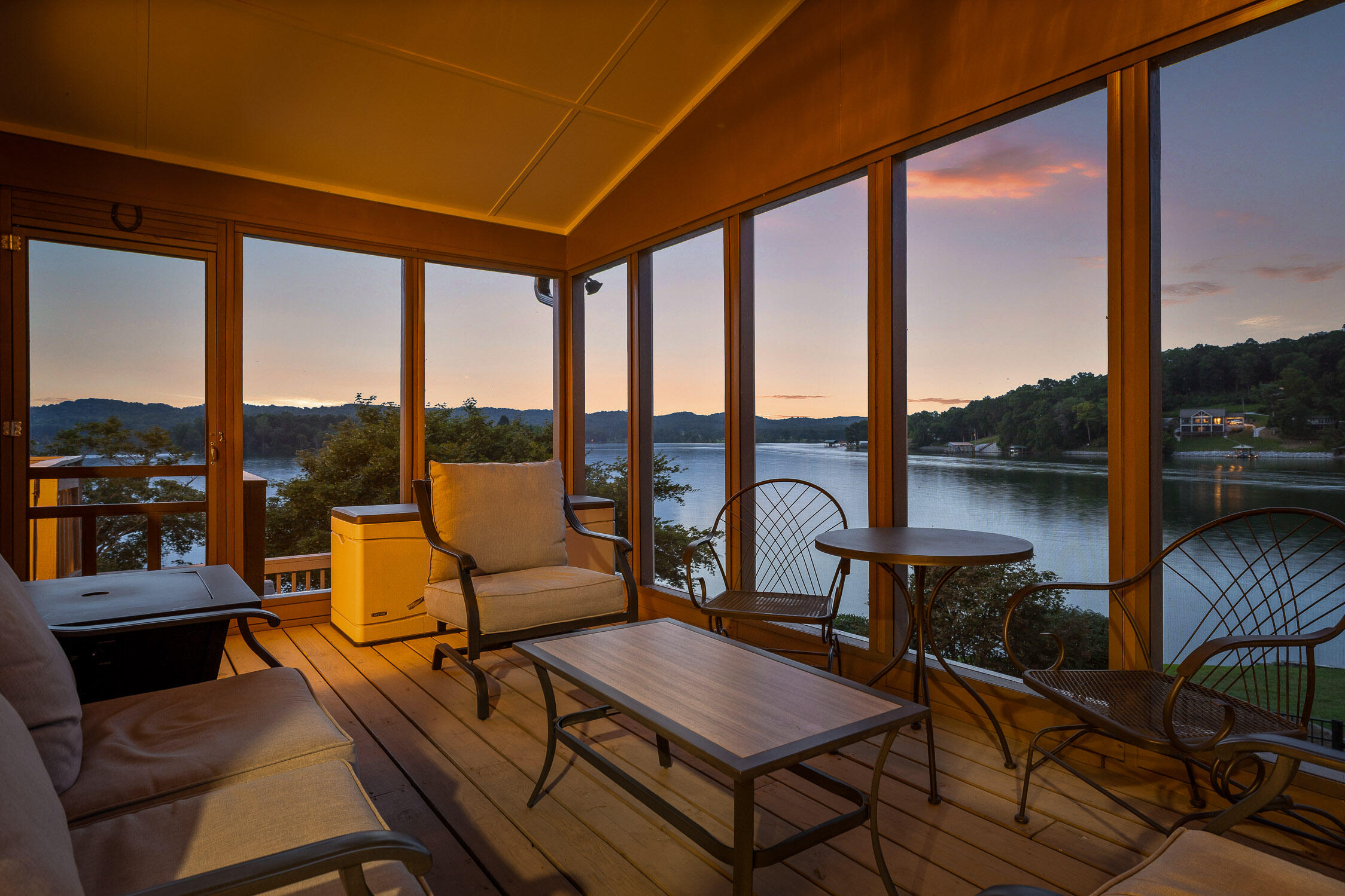 Spring City, Tennessee 37381, United States, 4 Bedrooms Bedrooms, ,4 BathroomsBathrooms,Residential,Active,164960