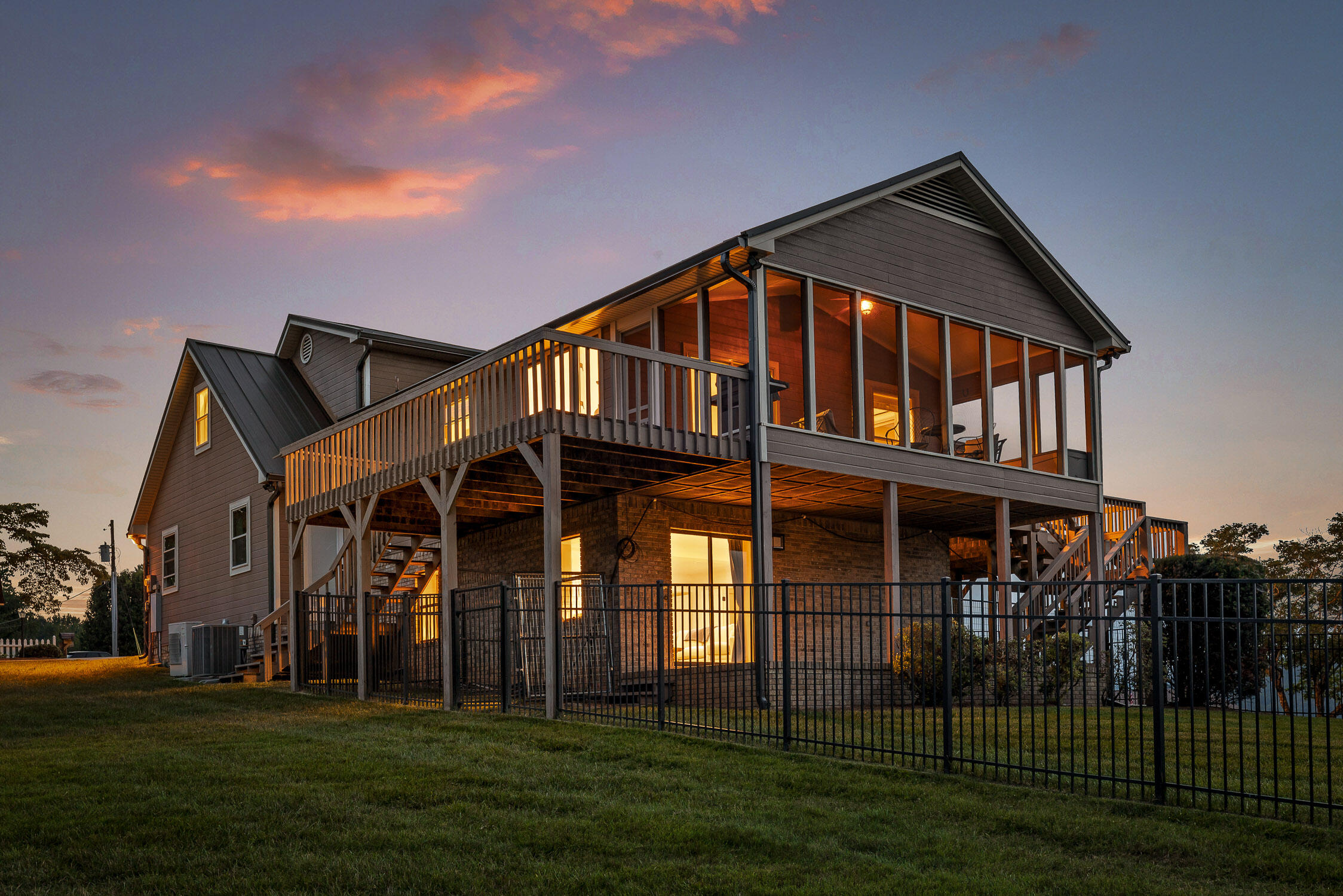 Spring City, Tennessee 37381, United States, 4 Bedrooms Bedrooms, ,4 BathroomsBathrooms,Residential,Active,164960