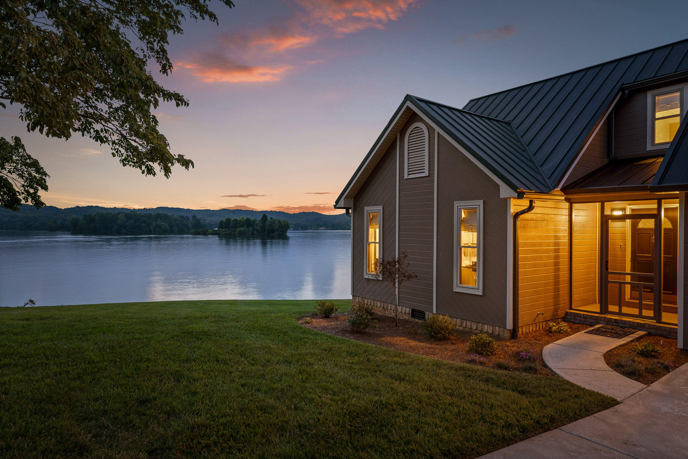 Spring City, Tennessee 37381, United States, 4 Bedrooms Bedrooms, ,4 BathroomsBathrooms,Residential,Active,164960