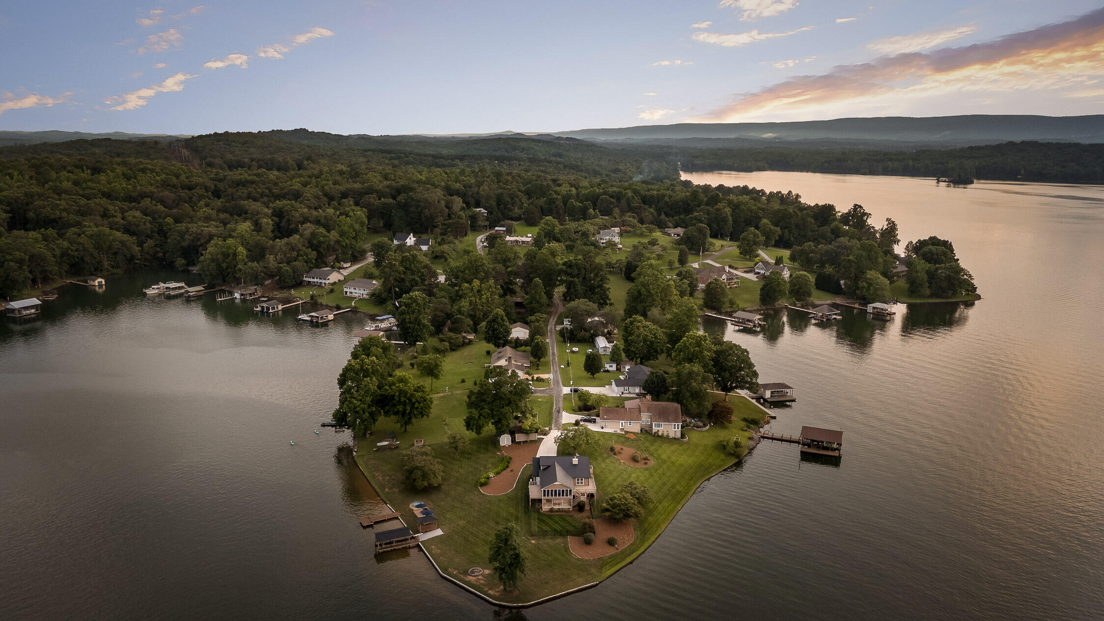 Spring City, Tennessee 37381, United States, 4 Bedrooms Bedrooms, ,4 BathroomsBathrooms,Residential,Active,164960