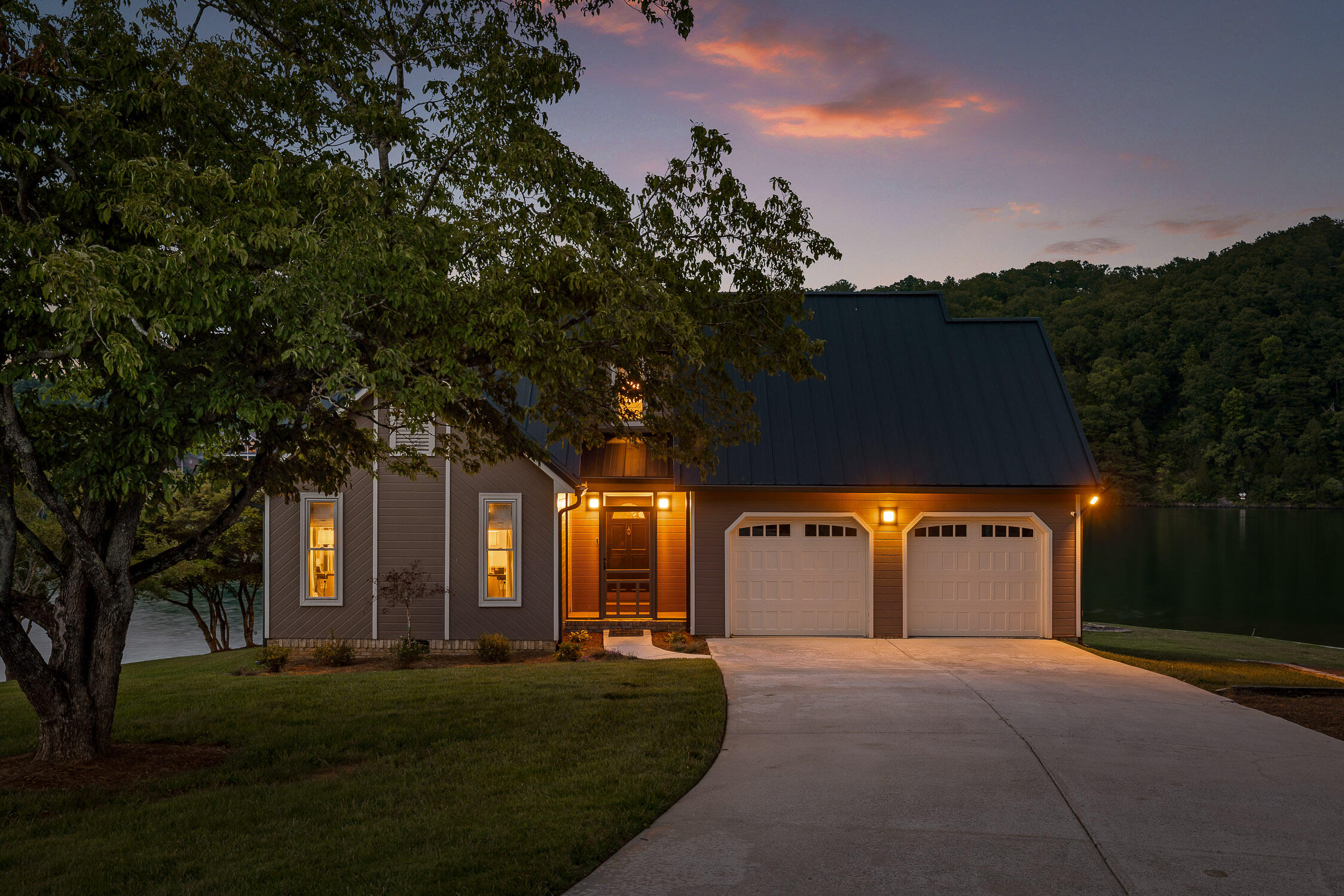 Spring City, Tennessee 37381, United States, 4 Bedrooms Bedrooms, ,4 BathroomsBathrooms,Residential,Active,164960