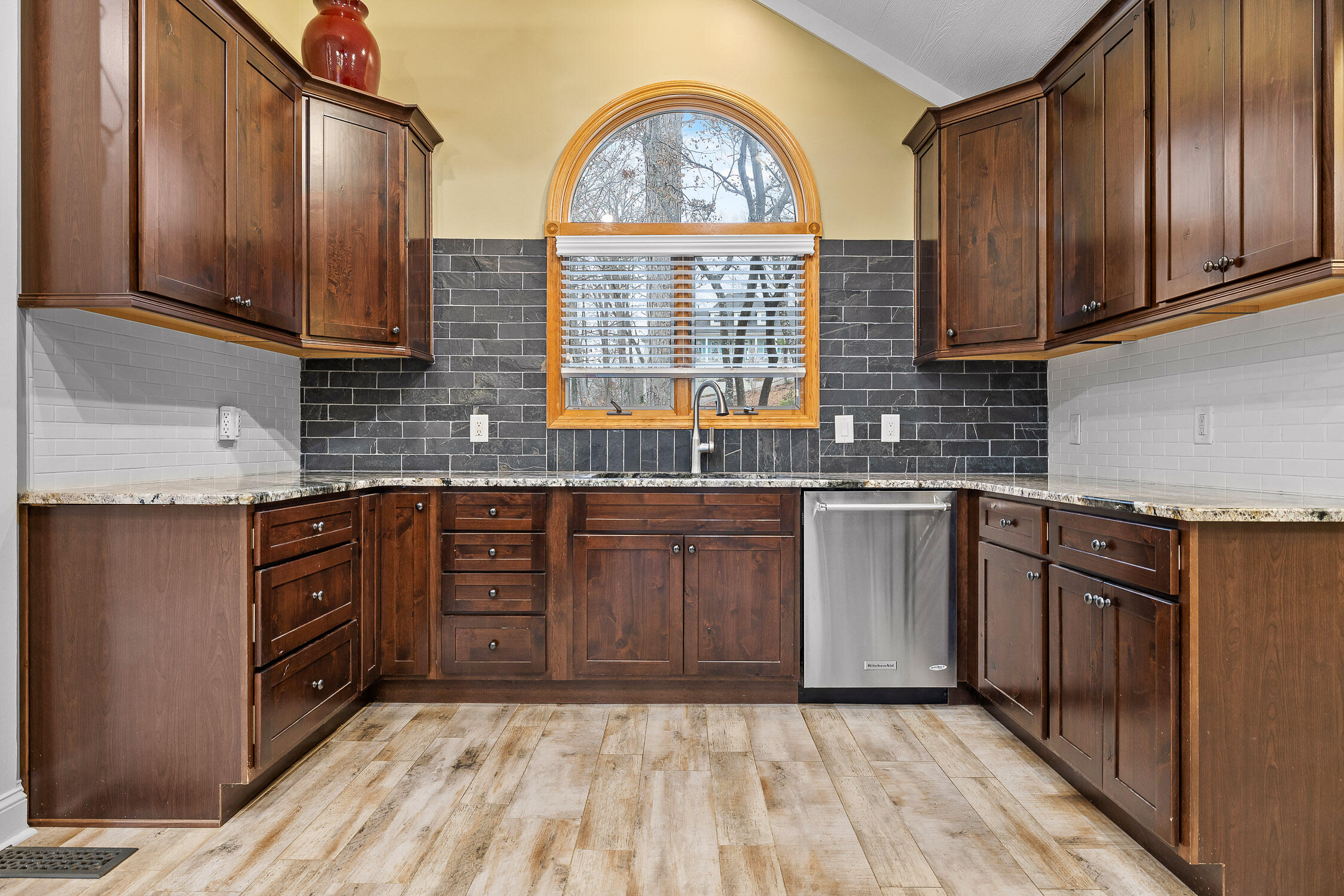 Ooltewah, Tennessee 37363, United States, 4 Bedrooms Bedrooms, ,4 BathroomsBathrooms,Residential,Contingent,23509