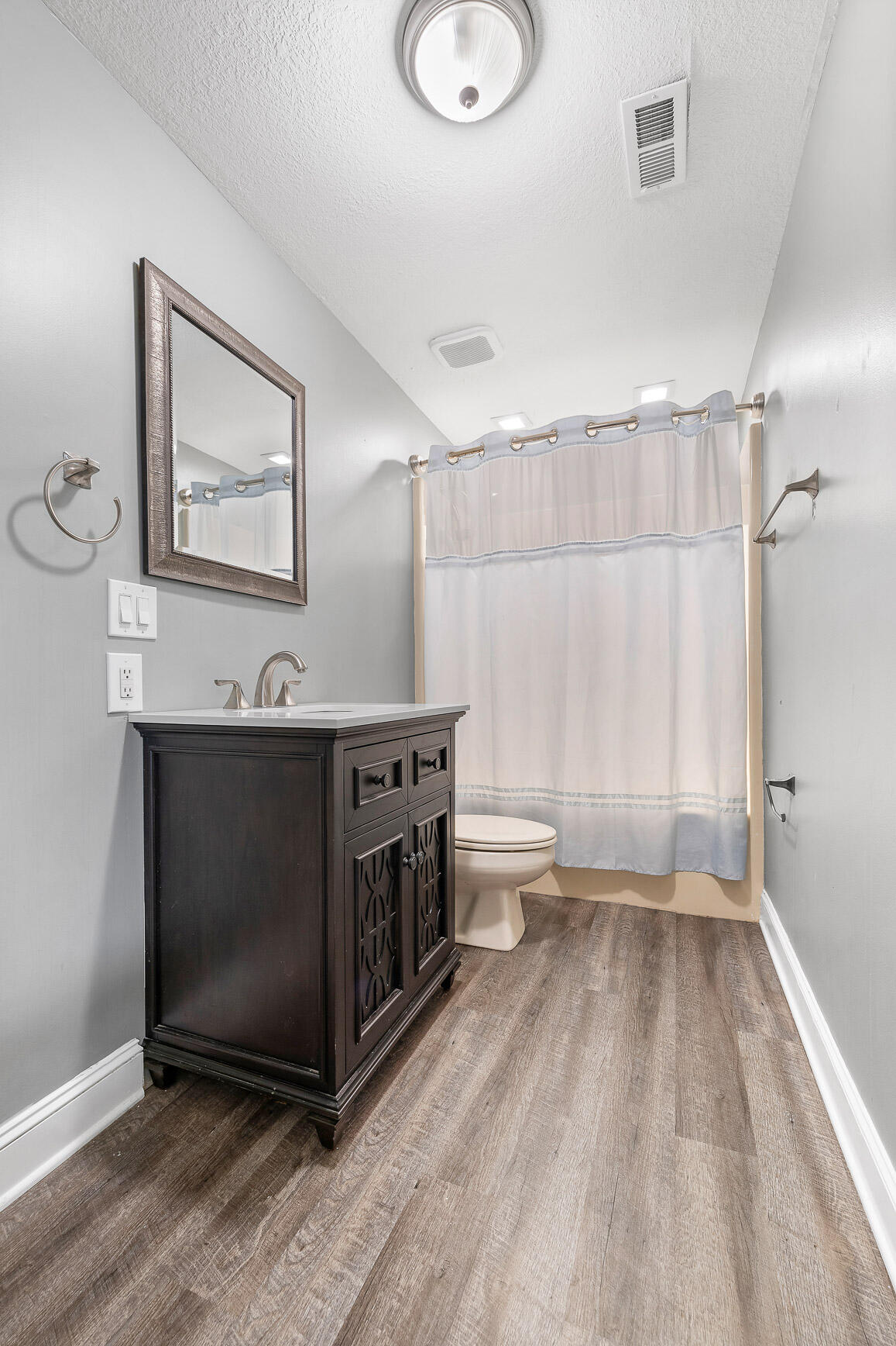 Ooltewah, Tennessee 37363, United States, 4 Bedrooms Bedrooms, ,4 BathroomsBathrooms,Residential,Contingent,23509