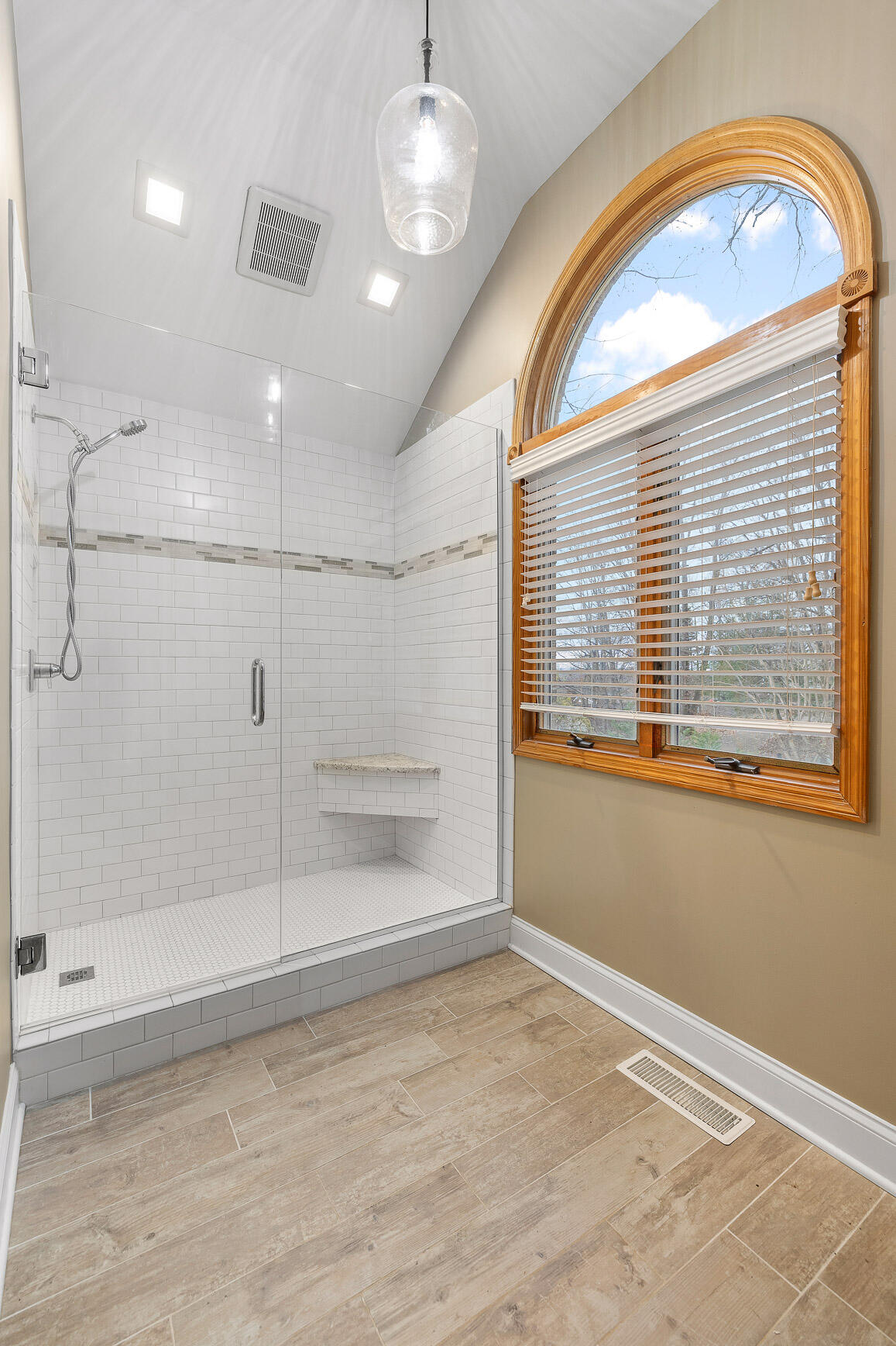 Ooltewah, Tennessee 37363, United States, 4 Bedrooms Bedrooms, ,4 BathroomsBathrooms,Residential,Contingent,23509