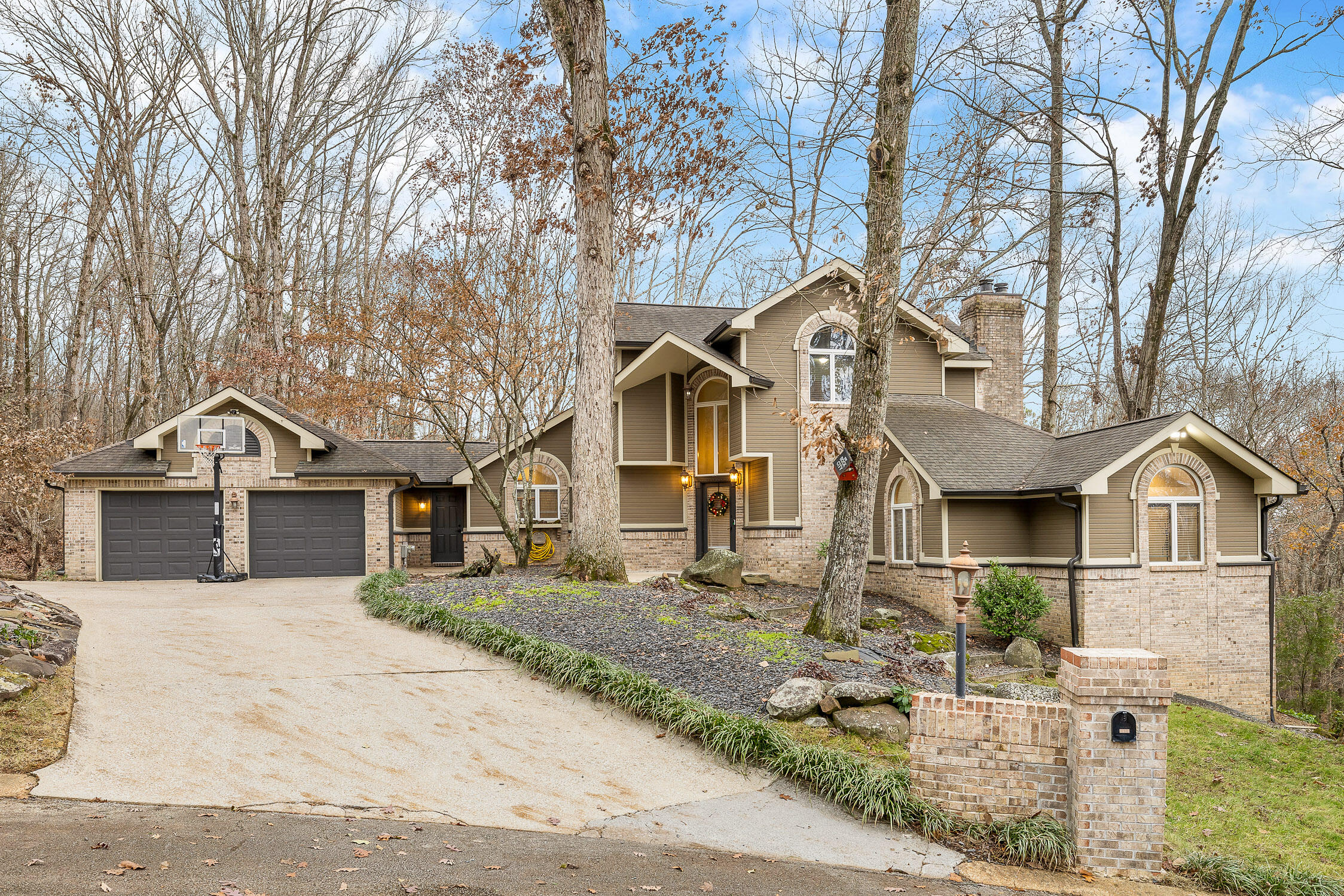 Ooltewah, Tennessee 37363, United States, 4 Bedrooms Bedrooms, ,4 BathroomsBathrooms,Residential,Contingent,23509