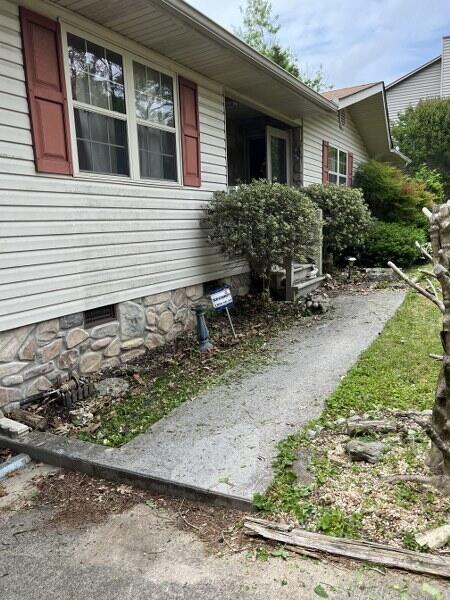 880 Hilltop Drive, Jacksboro, Tennessee image 3