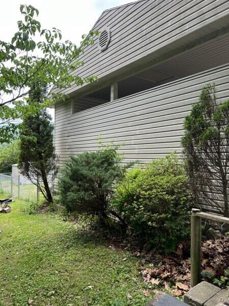 880 Hilltop Drive, Jacksboro, Tennessee image 2