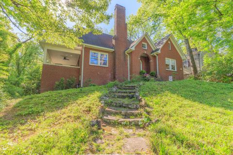 Photo of 330 Tunnel Boulevard, Chattanooga, TN 37411 (MLS # 1532823)