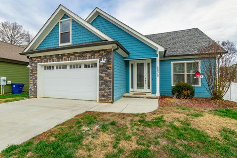 Photo of 6870 Carnell Way, Chattanooga, TN 37421 (MLS # 1525643) Photo of 6870 Carnell Way, Chattanooga, TN 37421 (MLS # 1525643)