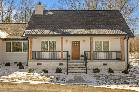 Photo of 4613 Anderson Pike, Signal Mountain, TN 37377 (MLS # 1527897)