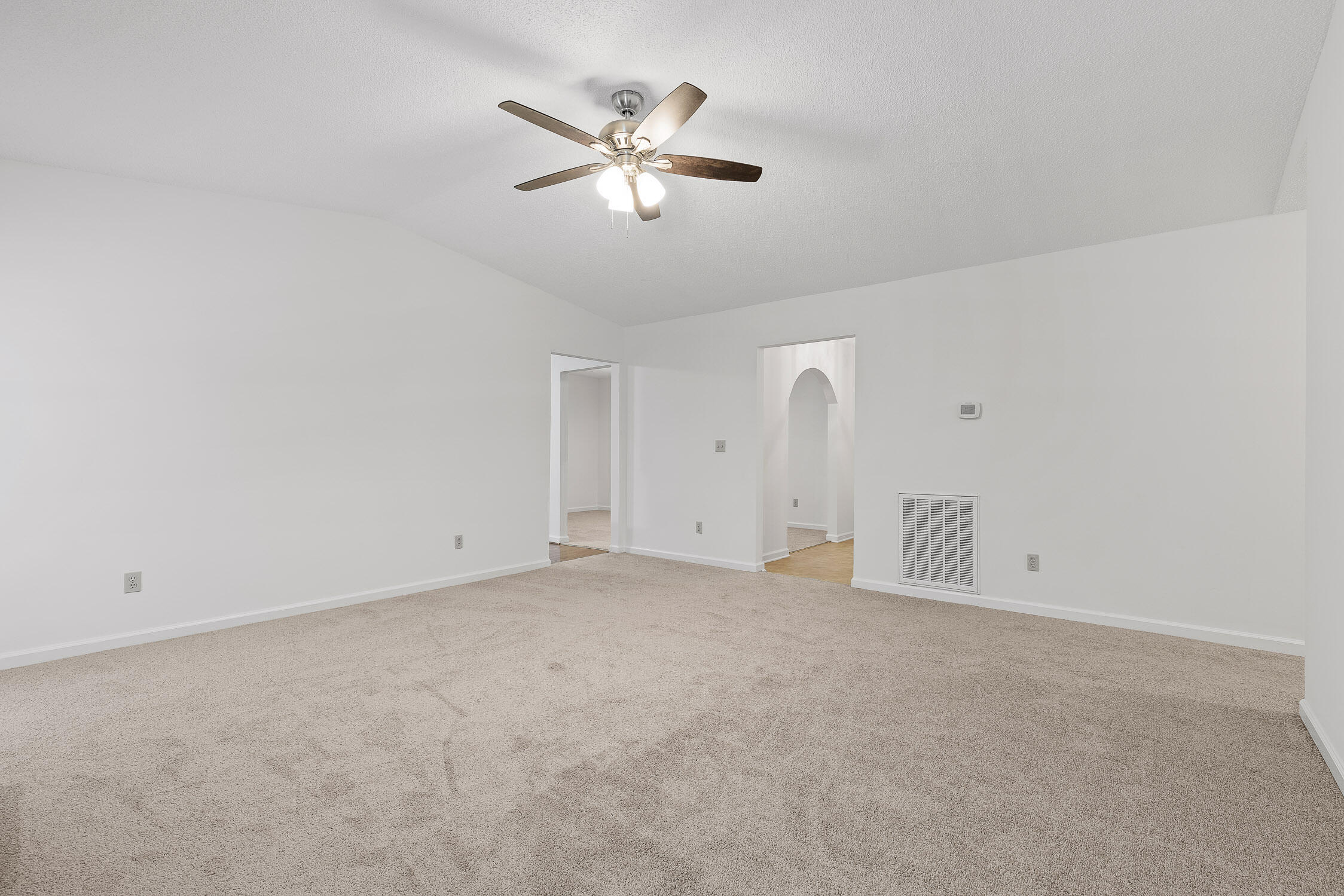 Ooltewah, Tennessee 37363, United States, 3 Bedrooms Bedrooms, ,2 BathroomsBathrooms,Residential,Contingent,9734