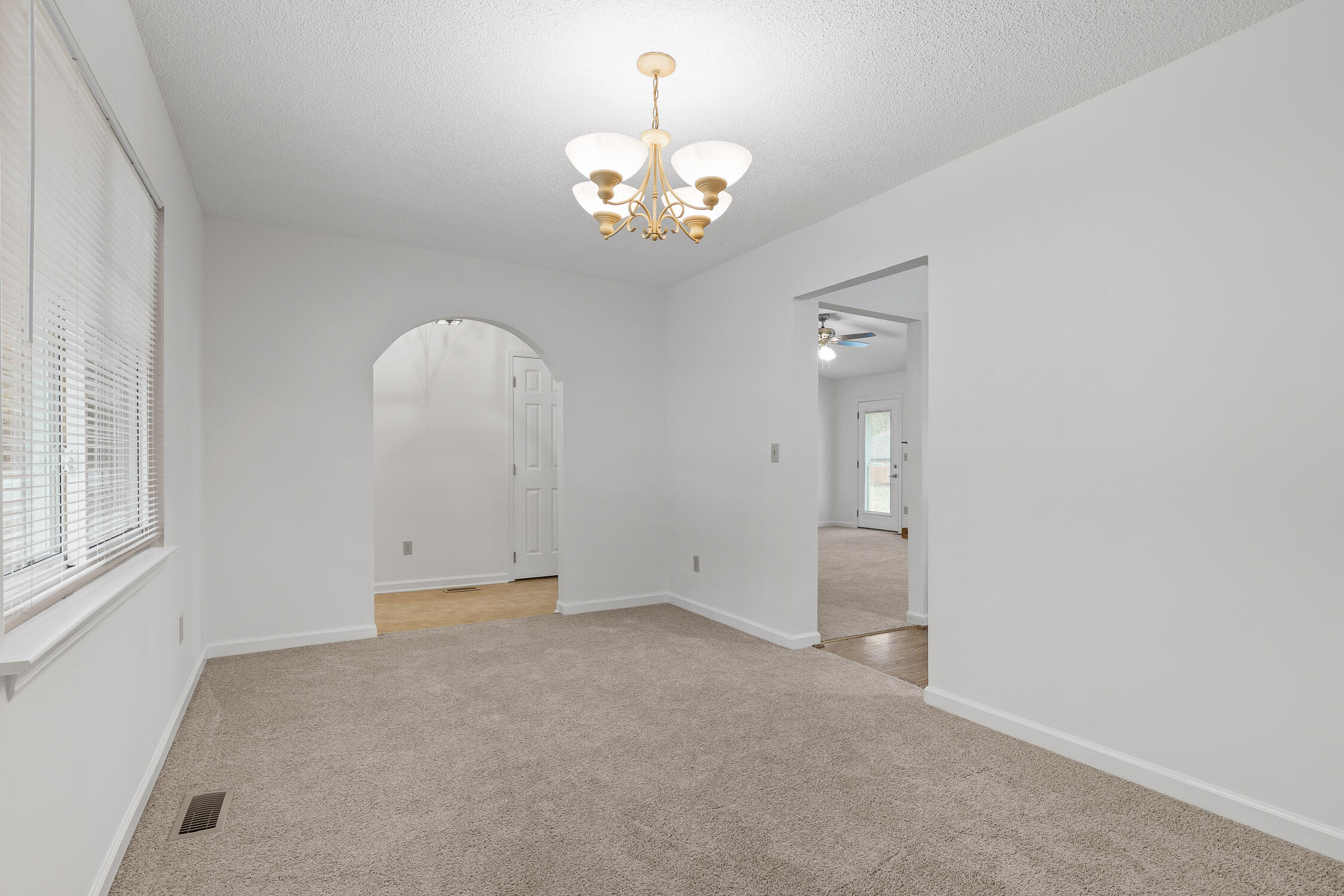 Ooltewah, Tennessee 37363, United States, 3 Bedrooms Bedrooms, ,2 BathroomsBathrooms,Residential,Contingent,9734