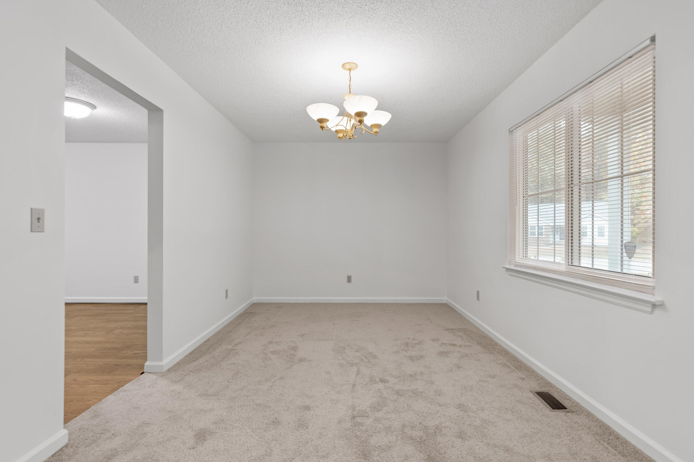 Ooltewah, Tennessee 37363, United States, 3 Bedrooms Bedrooms, ,2 BathroomsBathrooms,Residential,Contingent,9734