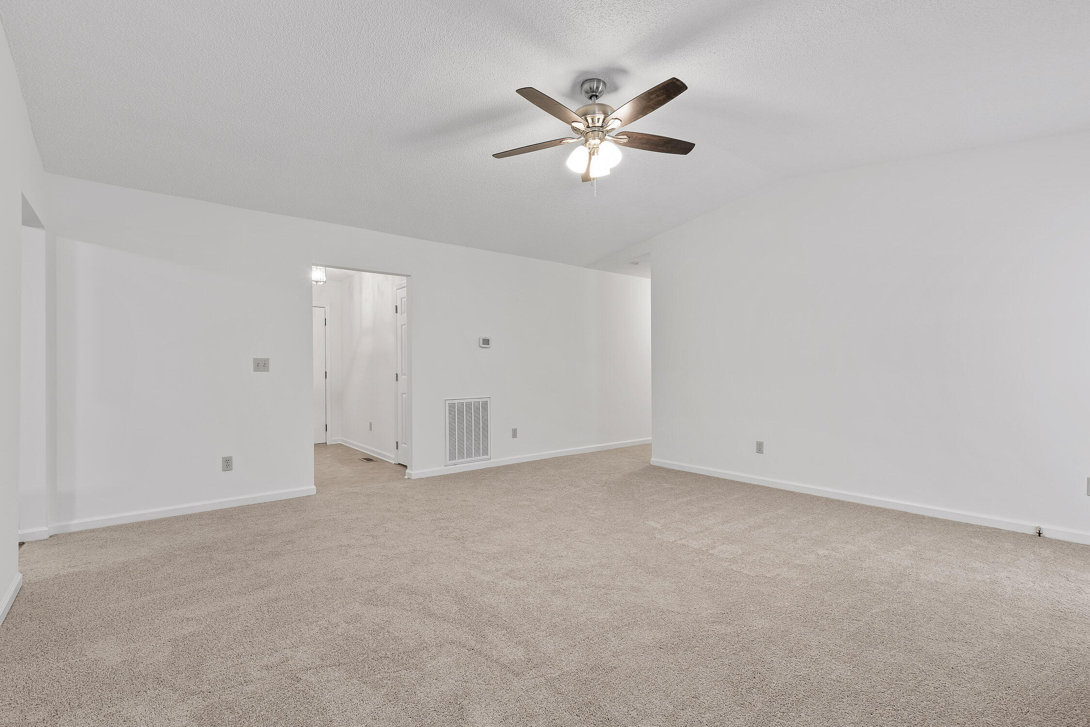 Ooltewah, Tennessee 37363, United States, 3 Bedrooms Bedrooms, ,2 BathroomsBathrooms,Residential,Contingent,9734