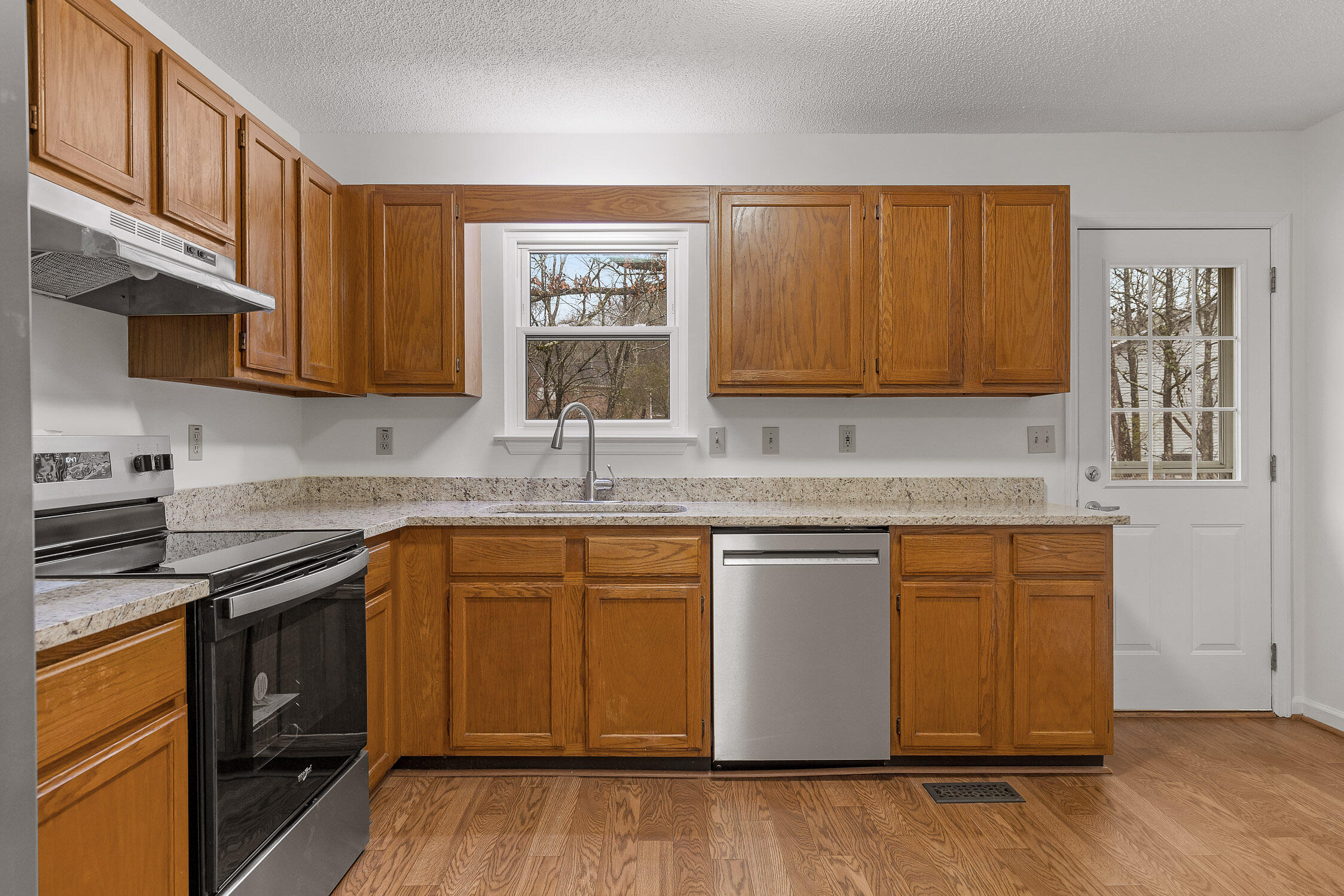 Ooltewah, Tennessee 37363, United States, 3 Bedrooms Bedrooms, ,2 BathroomsBathrooms,Residential,Contingent,9734