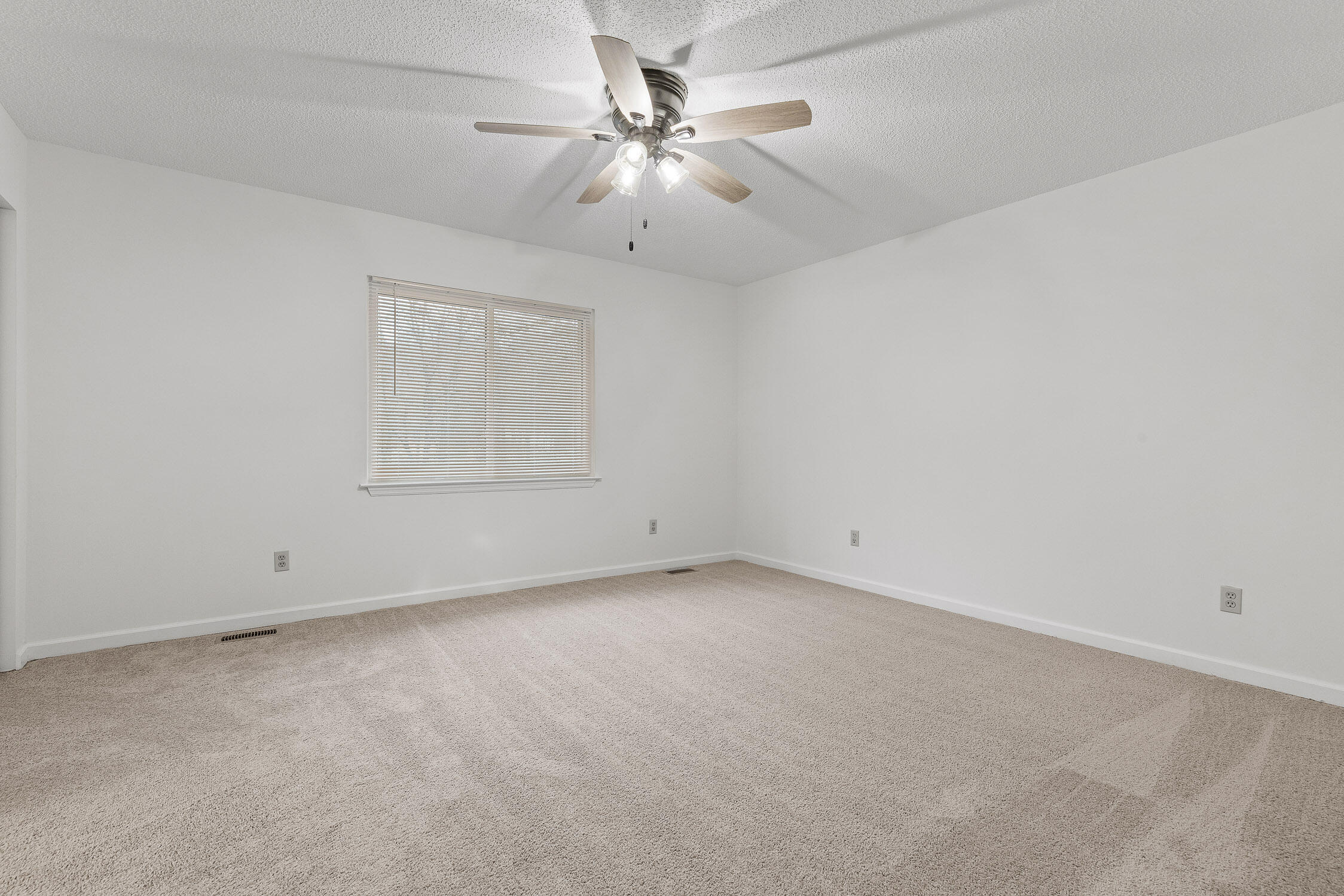 Ooltewah, Tennessee 37363, United States, 3 Bedrooms Bedrooms, ,2 BathroomsBathrooms,Residential,Contingent,9734