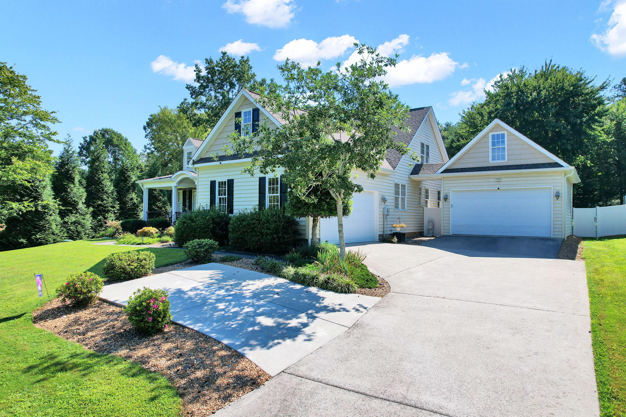 157 Covenant Drive NE