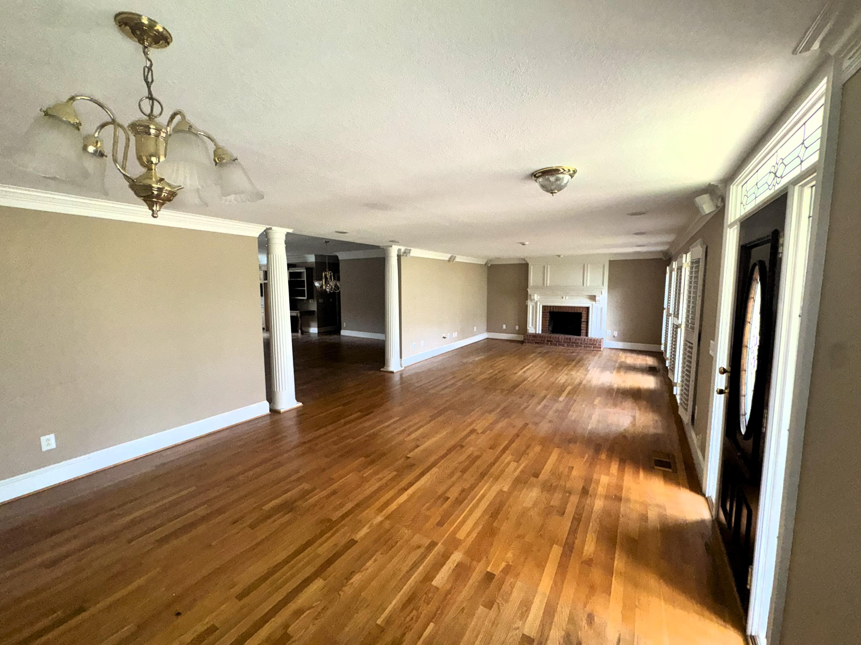 209 Meadowbrook Lane