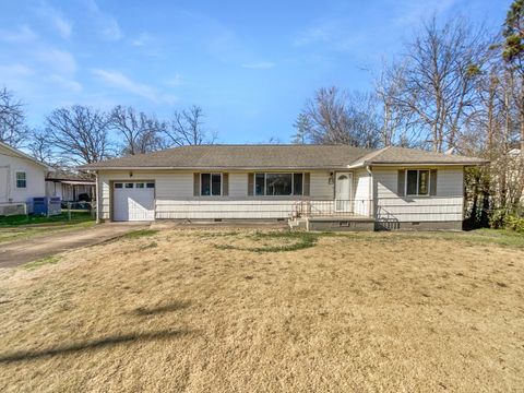 Photo of 4 Shelby Street, Fort Oglethorpe, GA 30742 (MLS # 1527009)