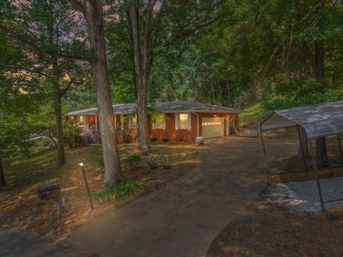 Photo of 1059 Balmoral Drive, Signal Mountain, TN 37377 (MLS # 1527126)