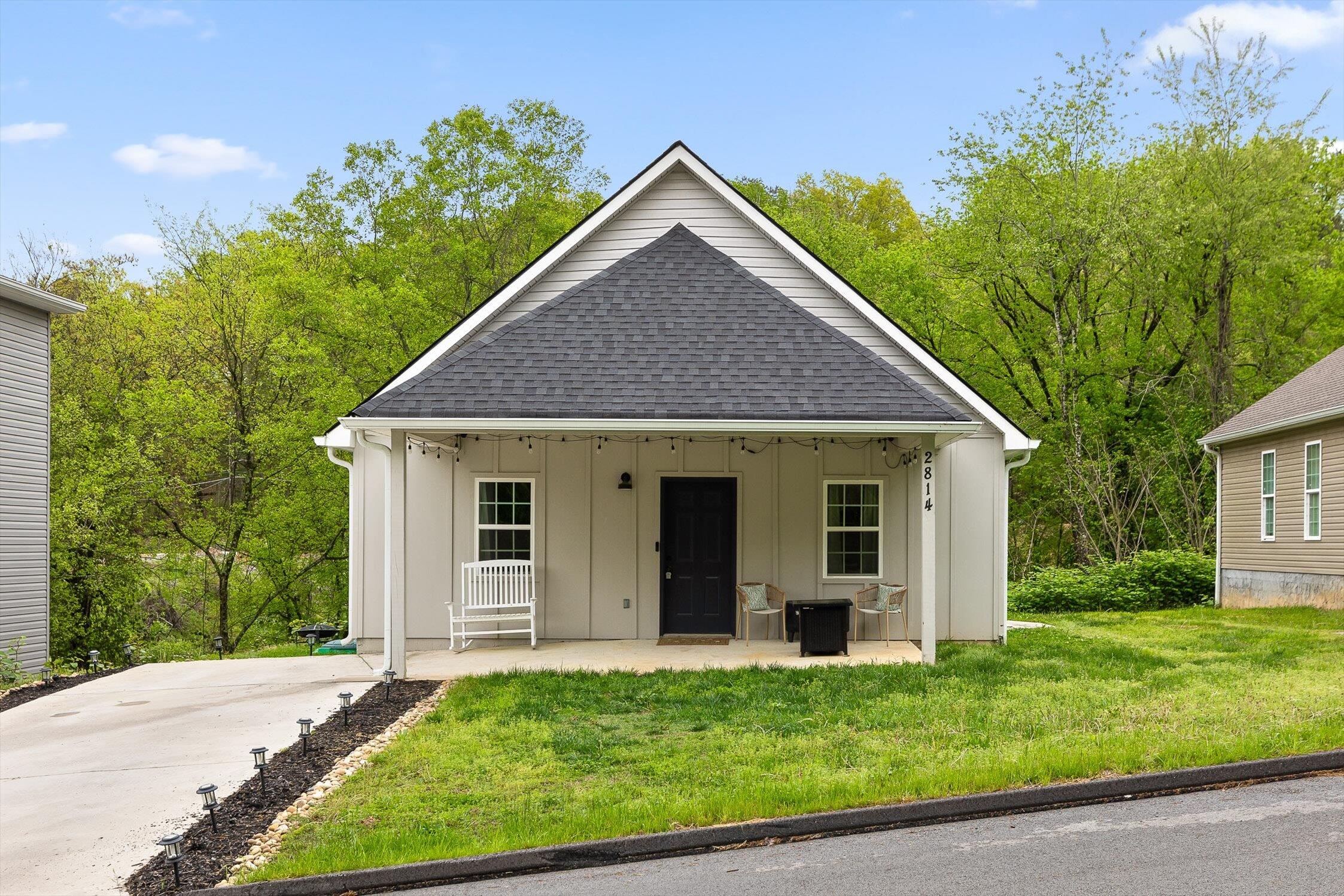 Chattanooga, Tennessee 37406, United States, 3 Bedrooms Bedrooms, ,2 BathroomsBathrooms,Residential,Contingent,105563