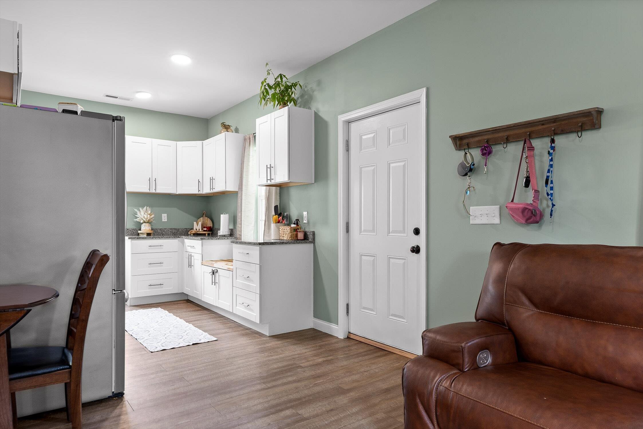 Chattanooga, Tennessee 37406, United States, 3 Bedrooms Bedrooms, ,2 BathroomsBathrooms,Residential,Contingent,105563