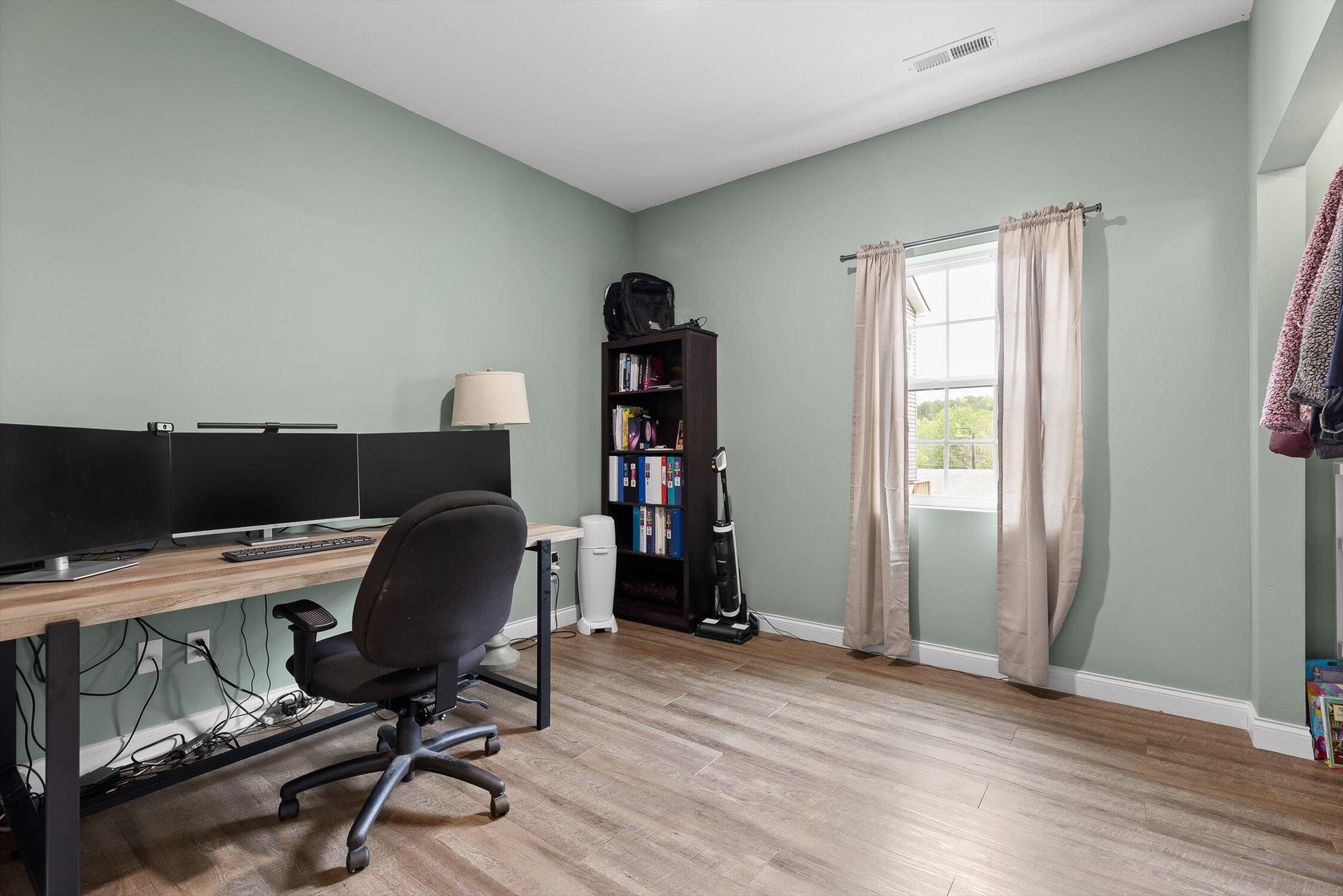 Chattanooga, Tennessee 37406, United States, 3 Bedrooms Bedrooms, ,2 BathroomsBathrooms,Residential,Contingent,105563